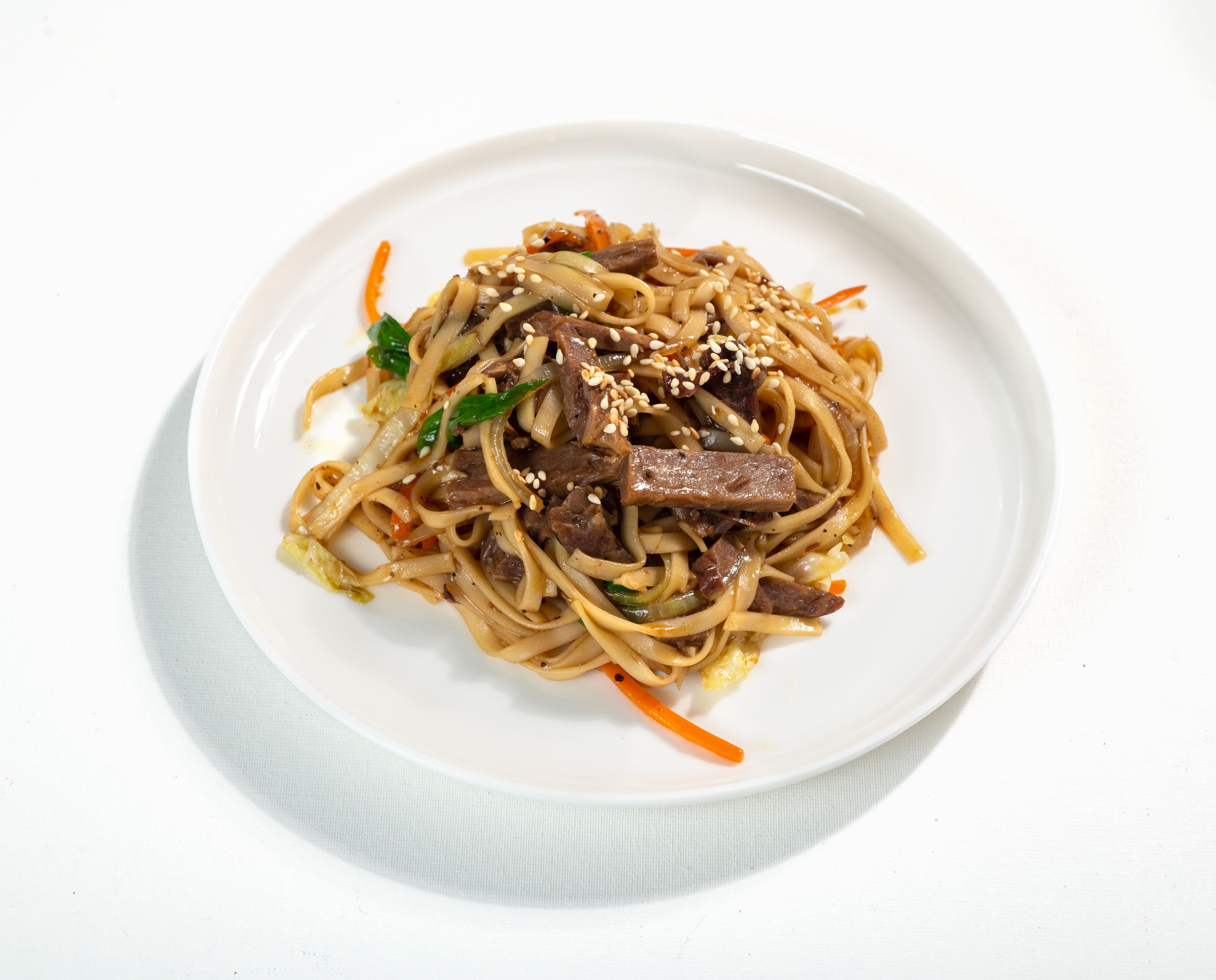 Удон с говядиной с черным перцем