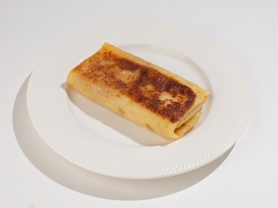 Блинчик с начинкой из яблок и брусники