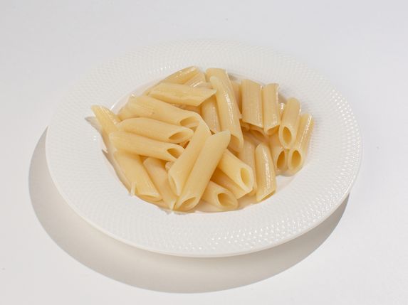 Макароны-перья с зеленым маслом