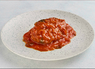 Котлета мясная с томатным соусом